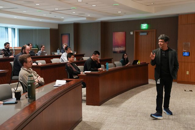 Kausik Si speaks to postdocs on “Writing a Research Statement” for the Faculty Edge Seminar Series, Wednesday, April 16, 2025.