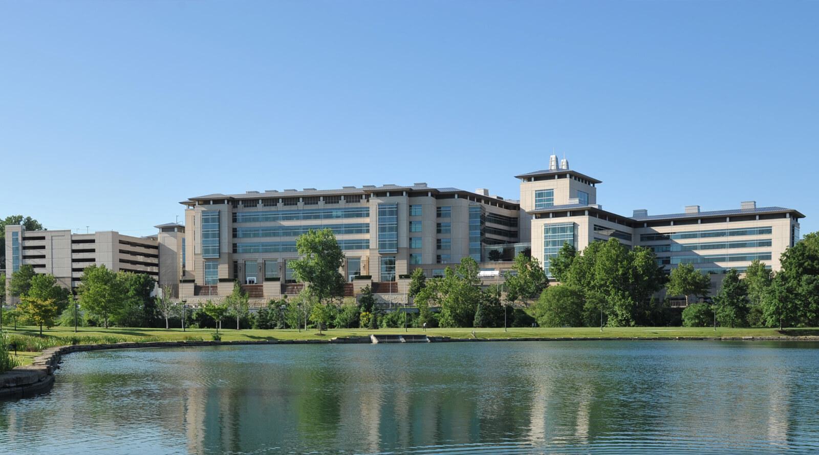 Picture of the exterior of The Stowers Institute for Medical Research in Kansas City, MO siting behind the Kauffman Memorial Foundation pond.